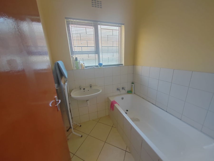 2 Bedroom Property for Sale in Silversands Western Cape